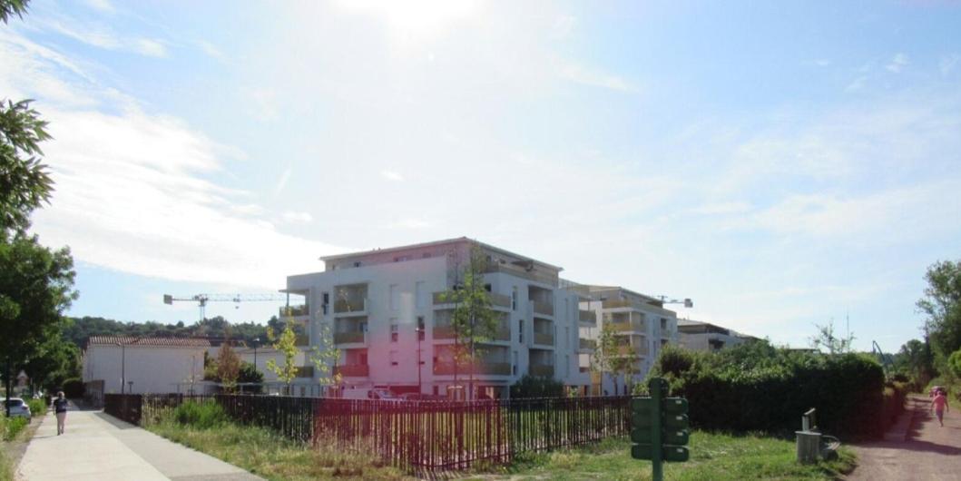 Appartement A Floirac Avec 2 Chambres, Un Parking Prive, Une Terrasse, A 5 Minutes En Voiture De L'Arkea Arena De Bordeaux Exterior photo