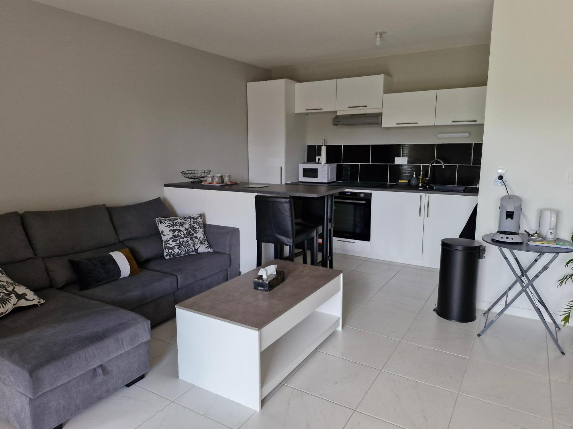 Appartement A Floirac Avec 2 Chambres, Un Parking Prive, Une Terrasse, A 5 Minutes En Voiture De L'Arkea Arena De Bordeaux Exterior photo